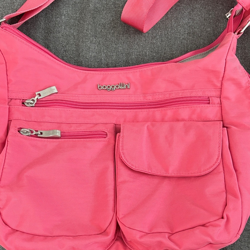 baggallini Women's Everywhere Bagg
Crossbody Shoulder Bag with RFID
Wristlet
